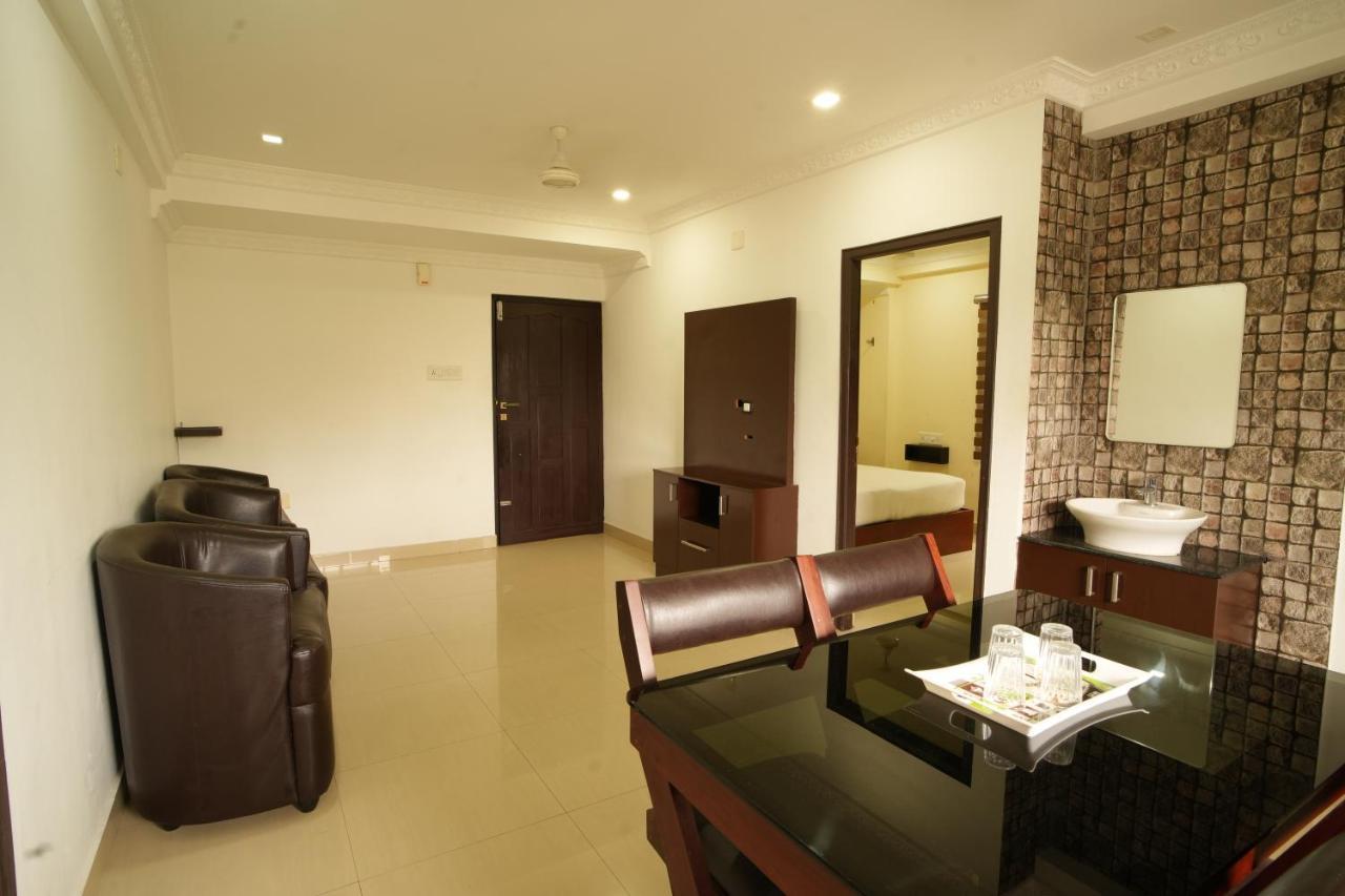K V Suites Kochi 外观 照片