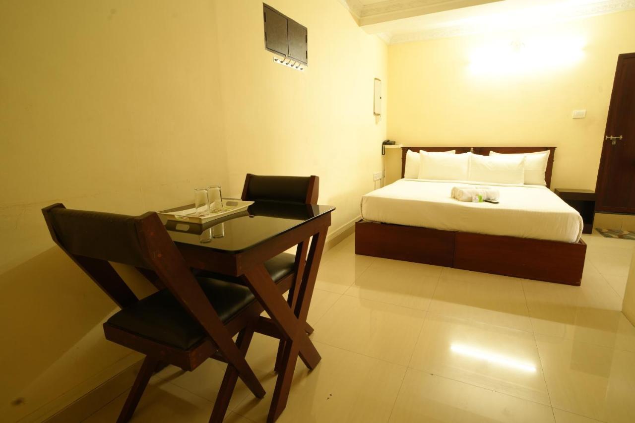 K V Suites Kochi 外观 照片
