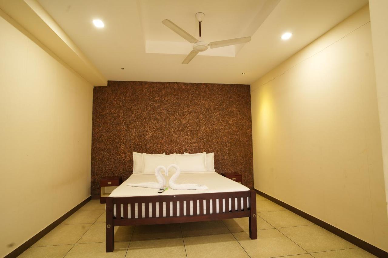 K V Suites Kochi 外观 照片