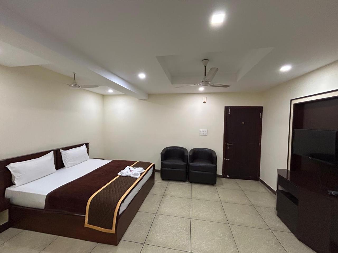 K V Suites Kochi 外观 照片