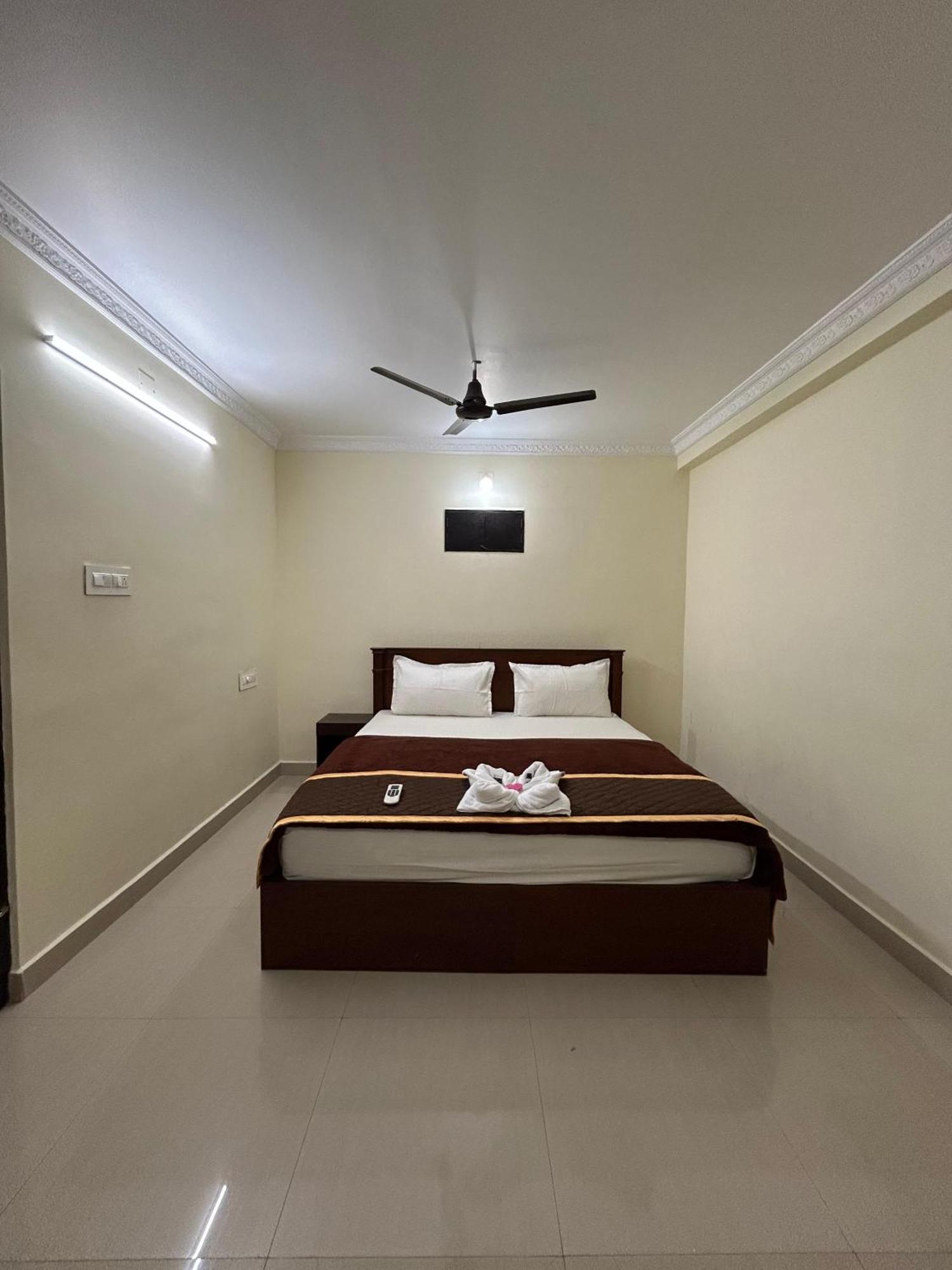 K V Suites Kochi 外观 照片