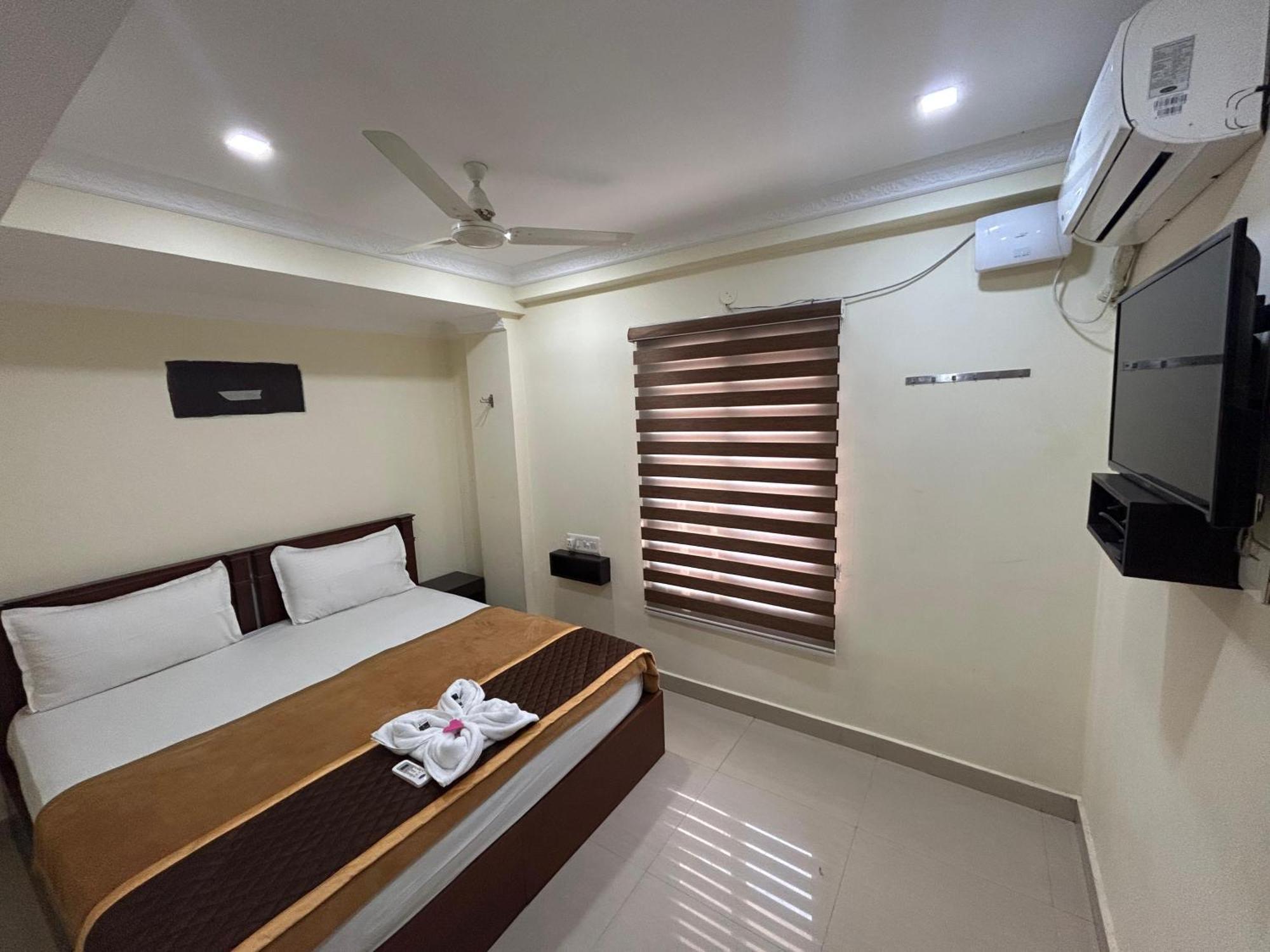 K V Suites Kochi 外观 照片